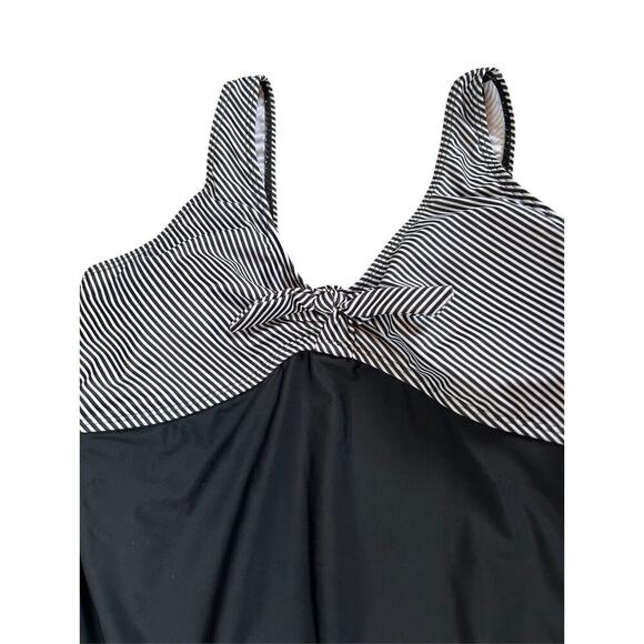 NWT beachsissi  Black And White Stripe One Piece Swimsuit Cutout Back Size L - Picture 3 of 8